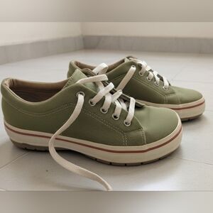 Olive Green Keds Platform Sole Womens 7.5 RARE